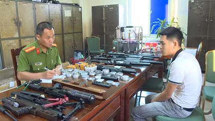 Phát hiện kho súng săn tại cửa hàng điện thoại