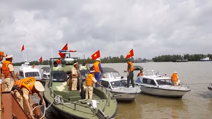CSGT đường thủy Hải Phòng diễn tập cứu nạn trên sông Cấm