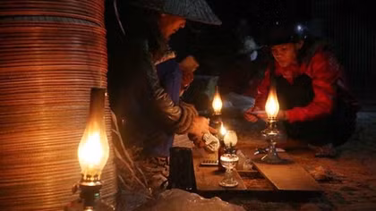 Những cây đèn tỏa ánh sáng văn hóa