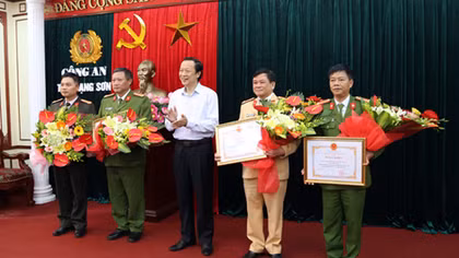 Thưởng nóng Công an tỉnh Lạng Sơn trong chuyên án 73 bánh heroin