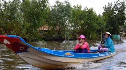 Hàng ngàn người dân vật vã giấc mơ: Cầu, đường, điện