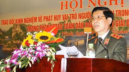 Người có uy tín vùng Đông Bắc tích cực tham gia phong trào toàn dân bảo vệ ANTQ
