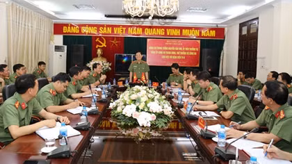 Thứ trưởng Nguyễn Văn Sơn làm việc với Bệnh viện 198 Bộ Công an