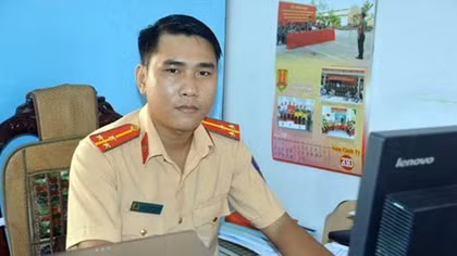 Thượng úy CSGT cứu cụ bà bị đuối nước