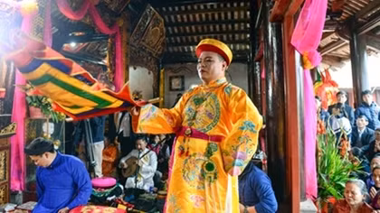 Hàng ngàn người đổ về khai hội đền Phúc Khánh, Lào Cai