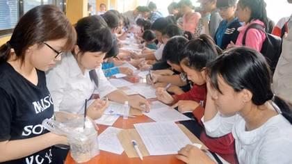 Quá tải trường lớp và sức ép từ “quả bom” dân số