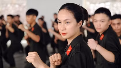 Nữ tân binh Công an miệt mài trên sân tập