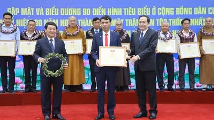 Biểu dương 90 điển hình tiêu biểu ở cộng đồng dân cư