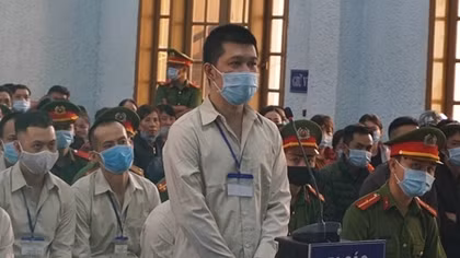 Xét xử Hùng “sida” và 106 đồng phạm về tội đánh bạc