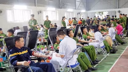 Gần 700 cán bộ, chiến sĩ Công an Hà Giang tham gia hiến máu