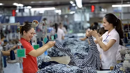 Lương thấp mới phải tăng ca!