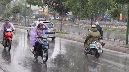 Miền Bắc có mưa giông, khu vực miền Trung nắng nóng