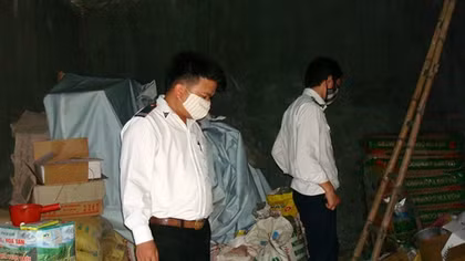 Giật mình khi thuốc trừ sâu để chung với thức ăn