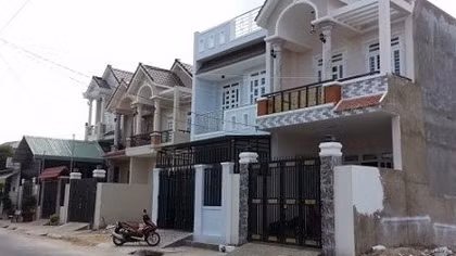 Đóng giả làm cha con bán nhà người khác