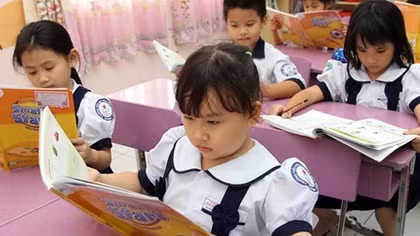 Làm rõ nguyên nhân phải lùi thực hiện chương trình, sách giáo khoa mới