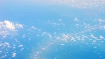Cầu đá giữa biển khơi: Tự nhiên hay nhân tạo?