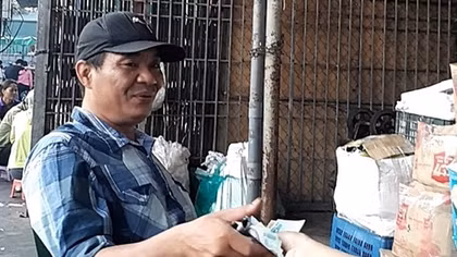 Cần xem xét trách nhiệm Ban quản lý chợ Long Biên để xảy ra "bảo kê"?
