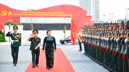 Chủ tịch Quốc hội thăm và làm việc với Viettel
