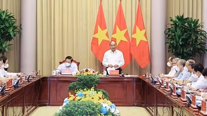 Chủ tịch nước Nguyễn Xuân Phúc làm việc với các nhà khoa học