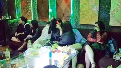 Dân chơi thuê phòng karaoke tổ chức sinh nhật bằng... thuốc lắc