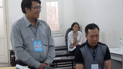"Nổ" quan hệ rộng để chiếm đoạt 120.000 USD và 3 điện thoại Vertu