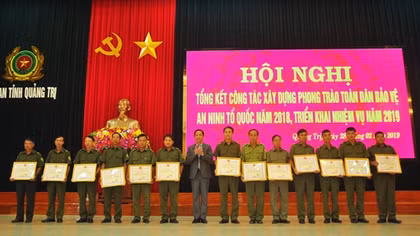 Nhiều tập thể, cá nhân được khen thưởng trong phong trào toàn dân bảo vệ ANTQ