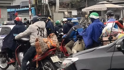 Giao thông trong Tết Nguyên đán, bảo đảm an toàn nhưng còn "lơ là" phòng dịch