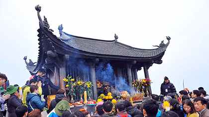 Du lịch hành hương thu hút khách