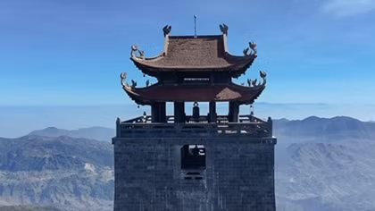 Hồn như mây trắng trên đỉnh núi