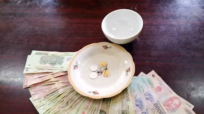Kỷ luật 5 cán bộ xã bị người dân tố cáo đánh bạc ăn tiền
