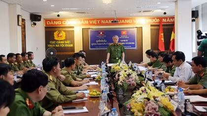 Tập huấn về công tác truy nã tội phạm cho Cảnh sát Lào