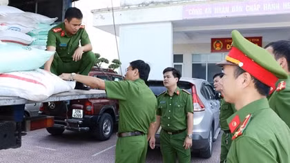 Phù phép hóa đơn buôn lậu 20 tấn đường kính trắng