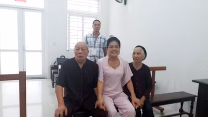 Khai tử bố mẹ chồng đang sống để sang tên “sổ đỏ”