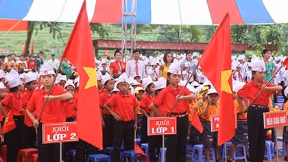 Học sinh vùng lũ Mường La đón ngày khai giảng sớm