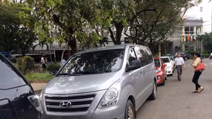 Nạn “xe dù, bến cóc” lộng hành trên đất Cố đô