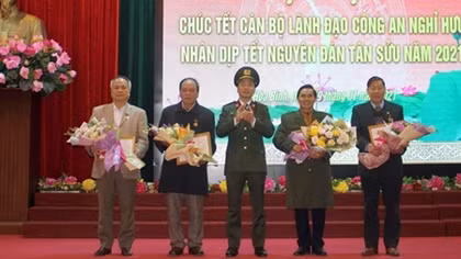 Công an tỉnh Hòa Bình gặp mặt chúc tết cán bộ lãnh đạo Công an hưu trí