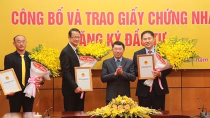 Trao giấy chứng nhận đầu tư 4 dự án FDI với tổng giá trị 570 triệu USD