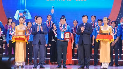 Phó Thủ tướng Vương Đình Huệ dự Lễ trao giải thưởng Lương Định Của