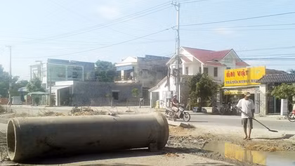 Người dân chặn đường vì thi công ì ạch
