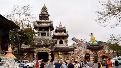 Du lịch tâm linh hút khách