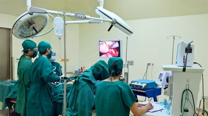  Cứu sống bệnh nhân bị bạn cùng phòng đâm thấu bụng, xuyên gan