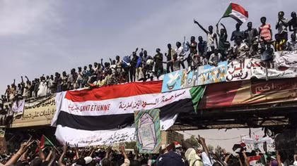 Omar al-Bashir: Tổng thống bị lật đổ