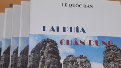 Người thơ, từ "Hai phía chân dung"