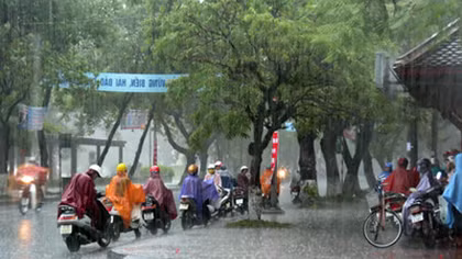 Hà Nội mưa rào và dông, cảnh báo ngập