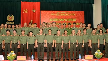 Bồi dưỡng nghiệp vụ về thông tin liên lạc và cơ yếu
