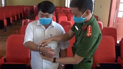 Bắt giam nguyên Chủ tịch xã do sai phạm đất đai