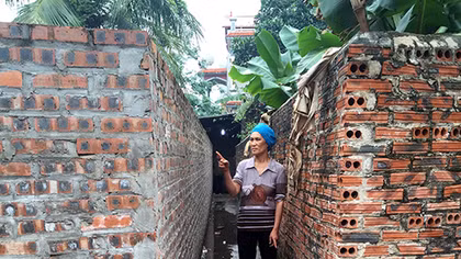 Đường dân sinh rộng 0,85m ở xã chuẩn nông thôn mới