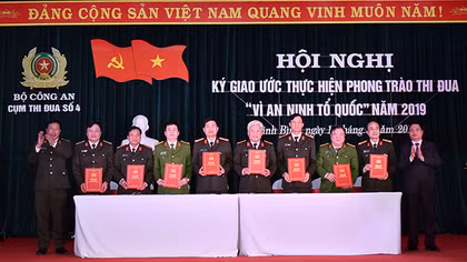 Cụm thi đua số 4 ký giao ước thực hiện phong trào thi đua Vì ANTQ năm 2019