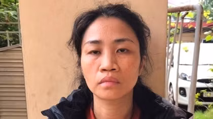 Người phụ nữ trốn đo thân nhiệt, giật khẩu trang, tát Công an