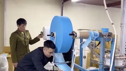 Đề nghị xử lý hình sự vụ làm khẩu trang kháng khuẩn bằng… giấy vệ sinh
